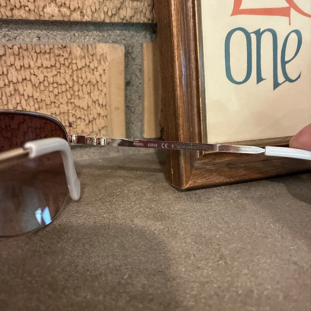 Fossil Aviator Sunglasses Gold MS38017  Polarized PreOwned NoScratches unisex